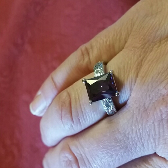 Beautiful purple stone sterling silver ring - Picture 2 of 2
